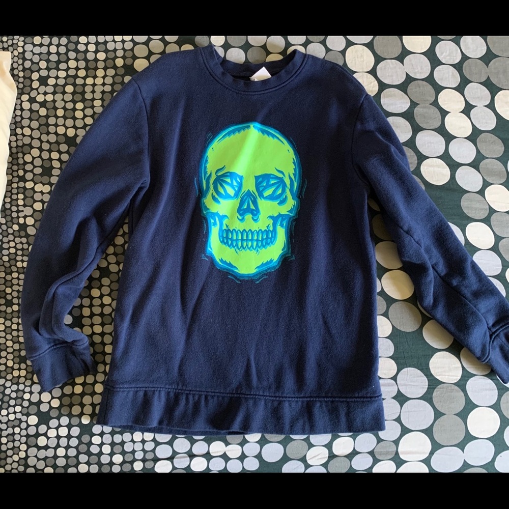 Boys skull 8/10 Sweatshirt used in good condition